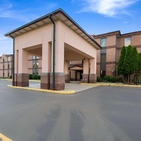 Quality Inn & Suites Sellersburg Екстериор снимка