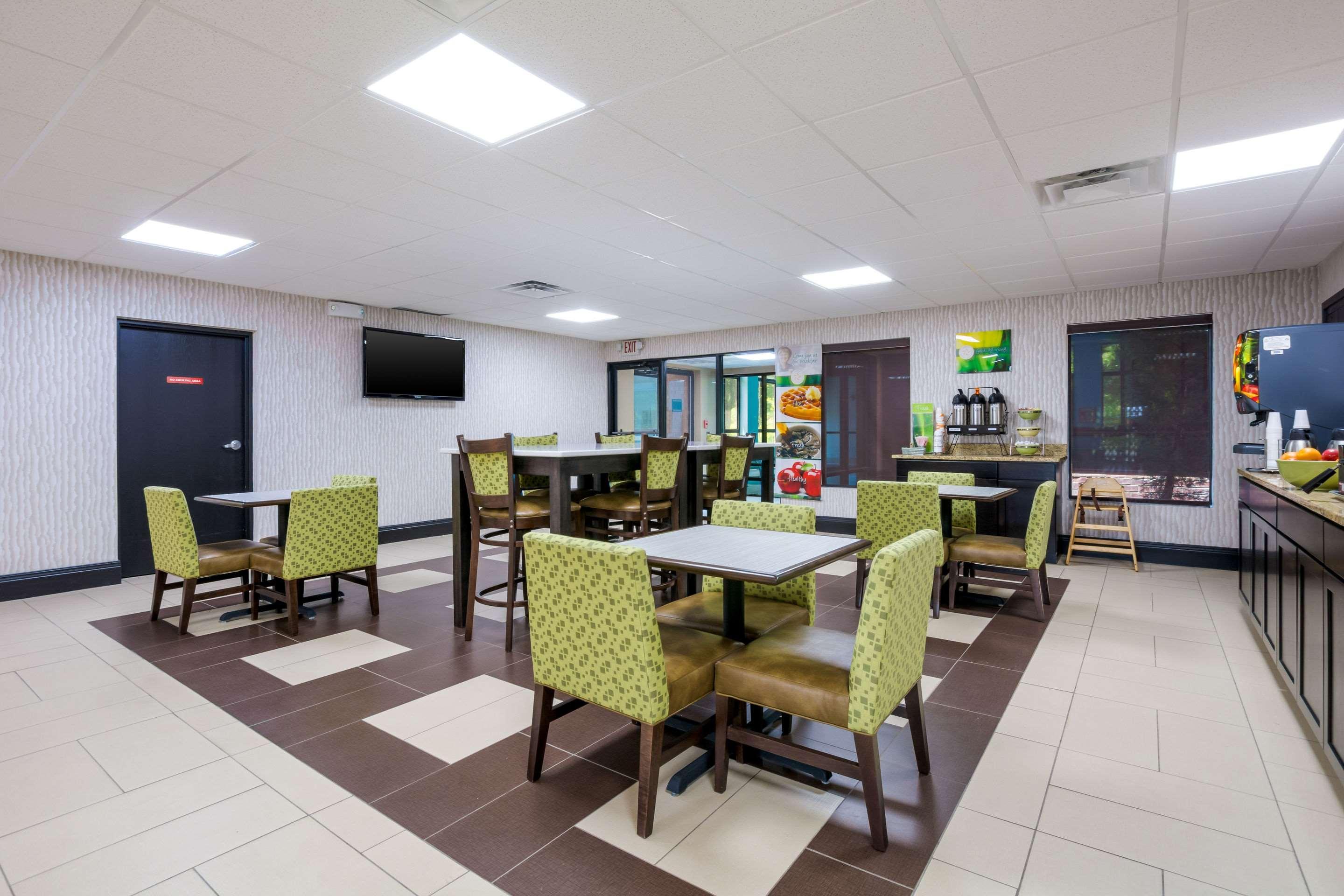 Quality Inn & Suites Sellersburg Екстериор снимка