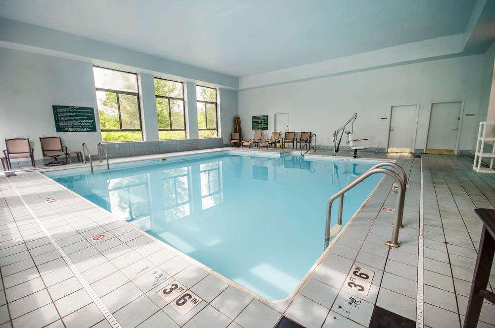 Quality Inn & Suites Sellersburg Екстериор снимка