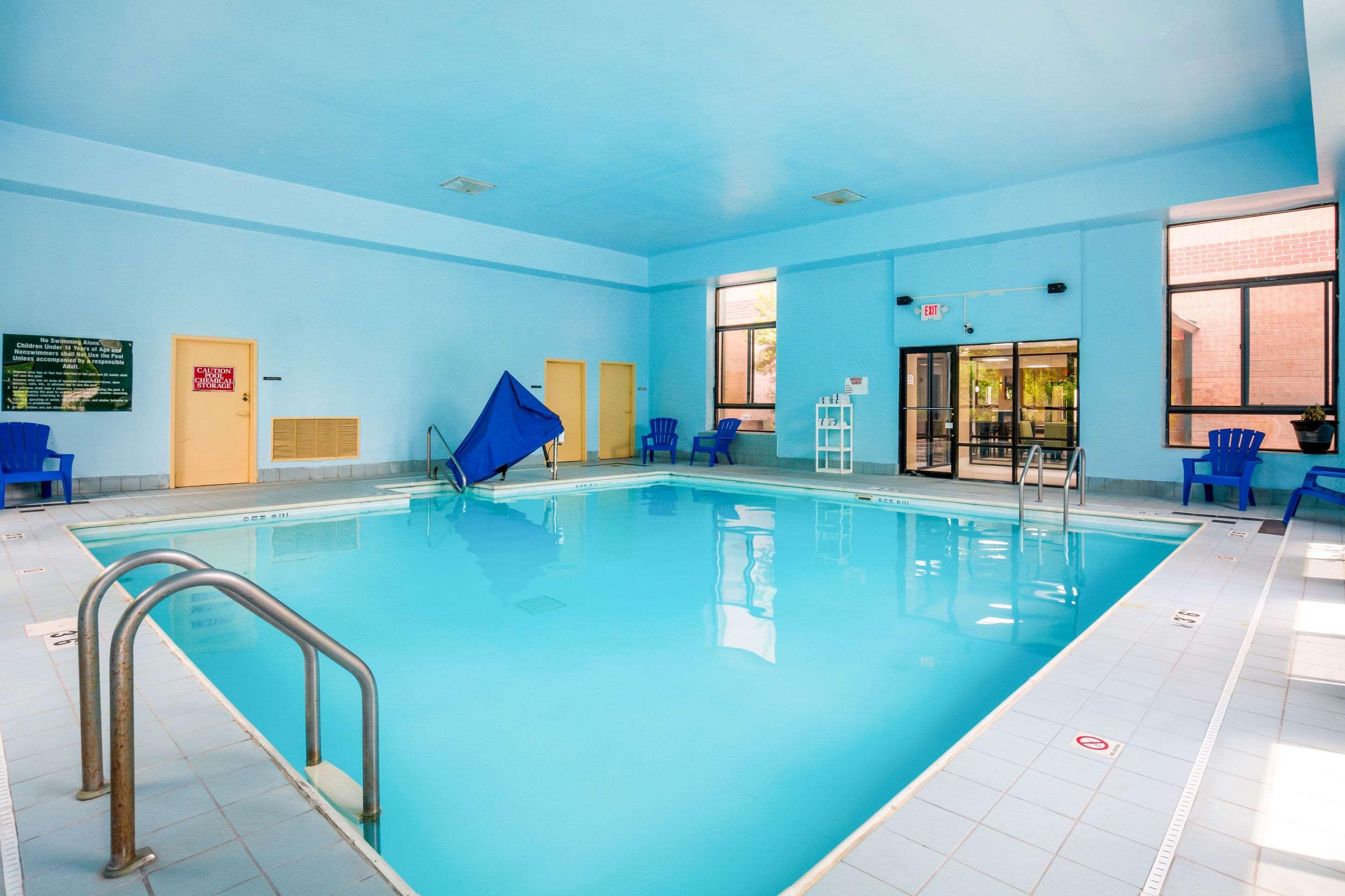 Quality Inn & Suites Sellersburg Екстериор снимка