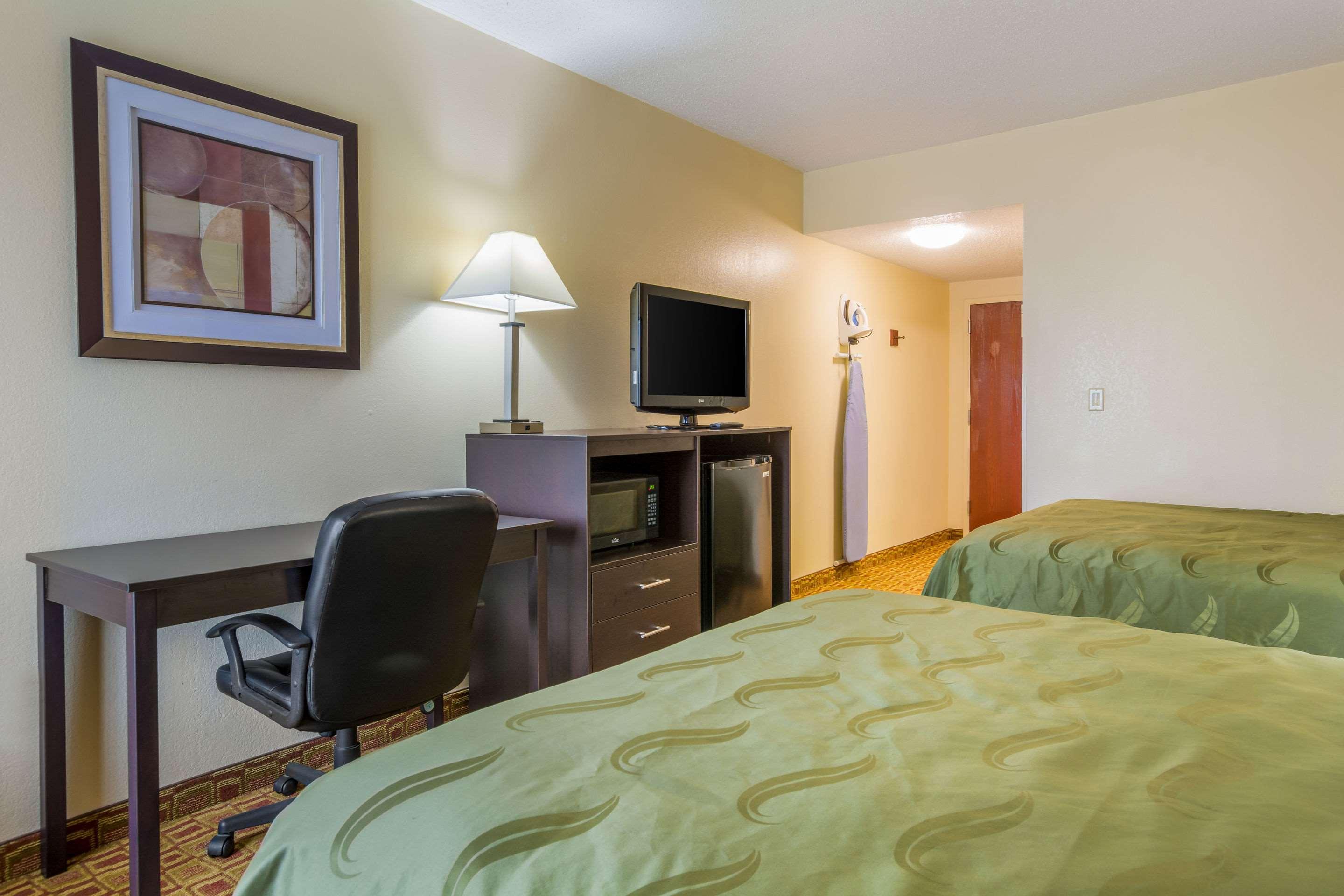 Quality Inn & Suites Sellersburg Екстериор снимка