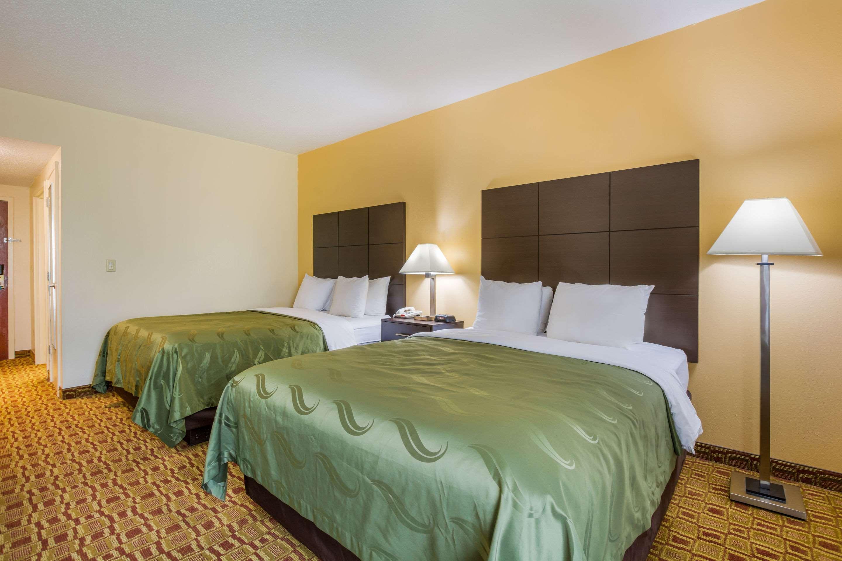 Quality Inn & Suites Sellersburg Екстериор снимка