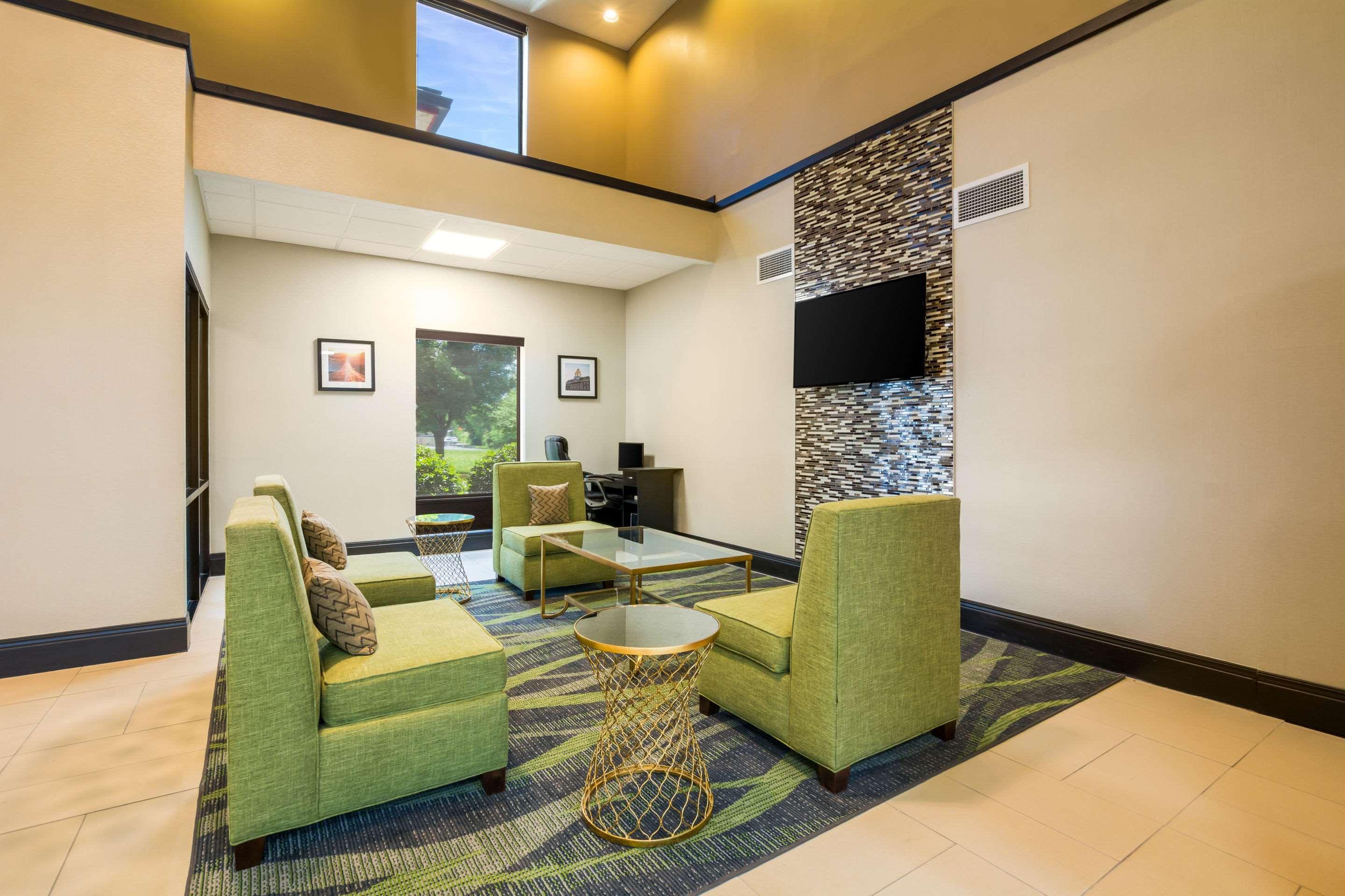 Quality Inn & Suites Sellersburg Екстериор снимка