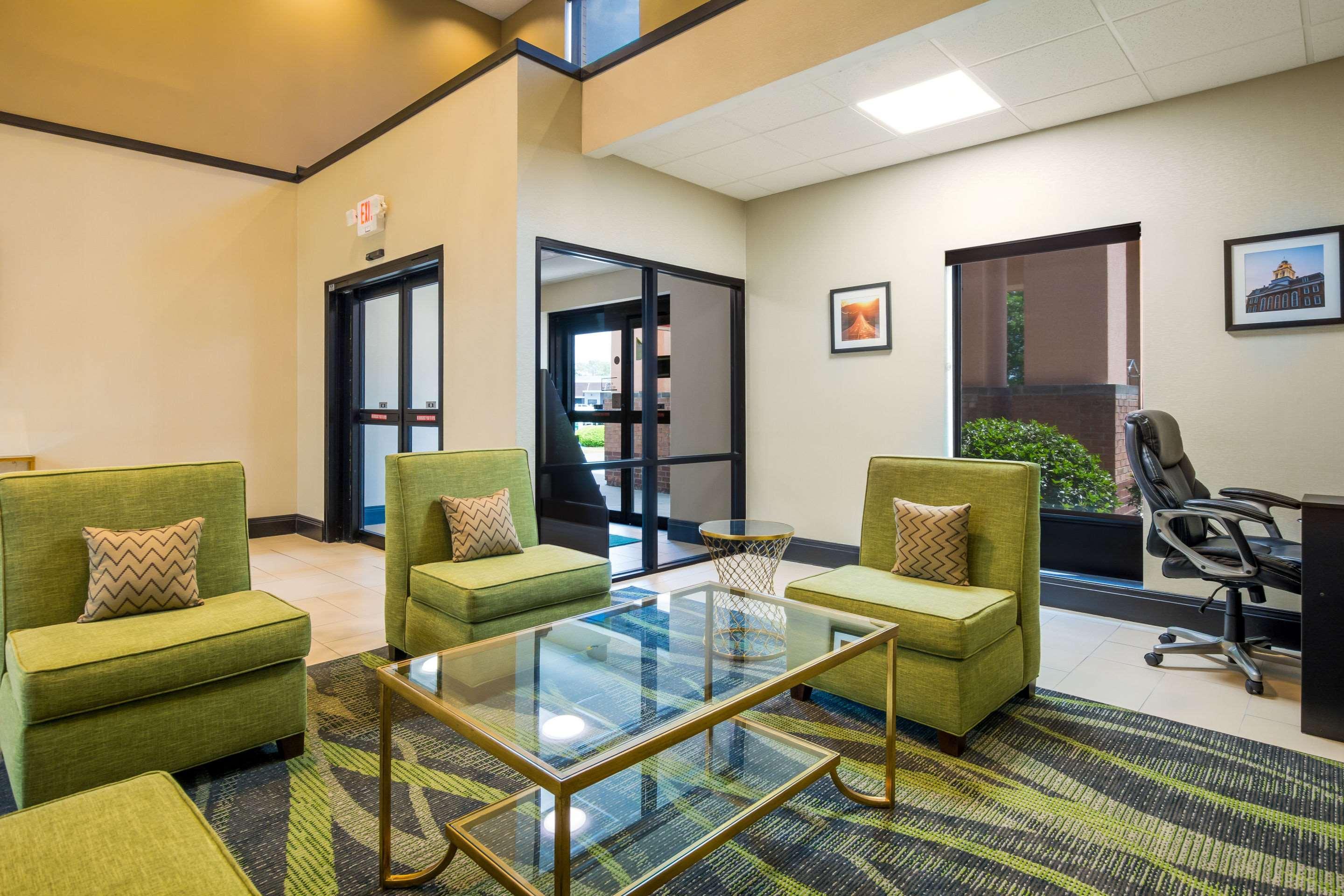 Quality Inn & Suites Sellersburg Екстериор снимка