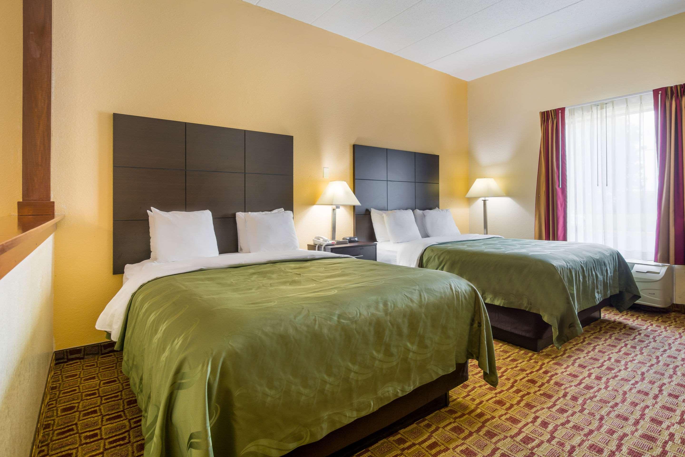 Quality Inn & Suites-Sellersburg Екстериор снимка
