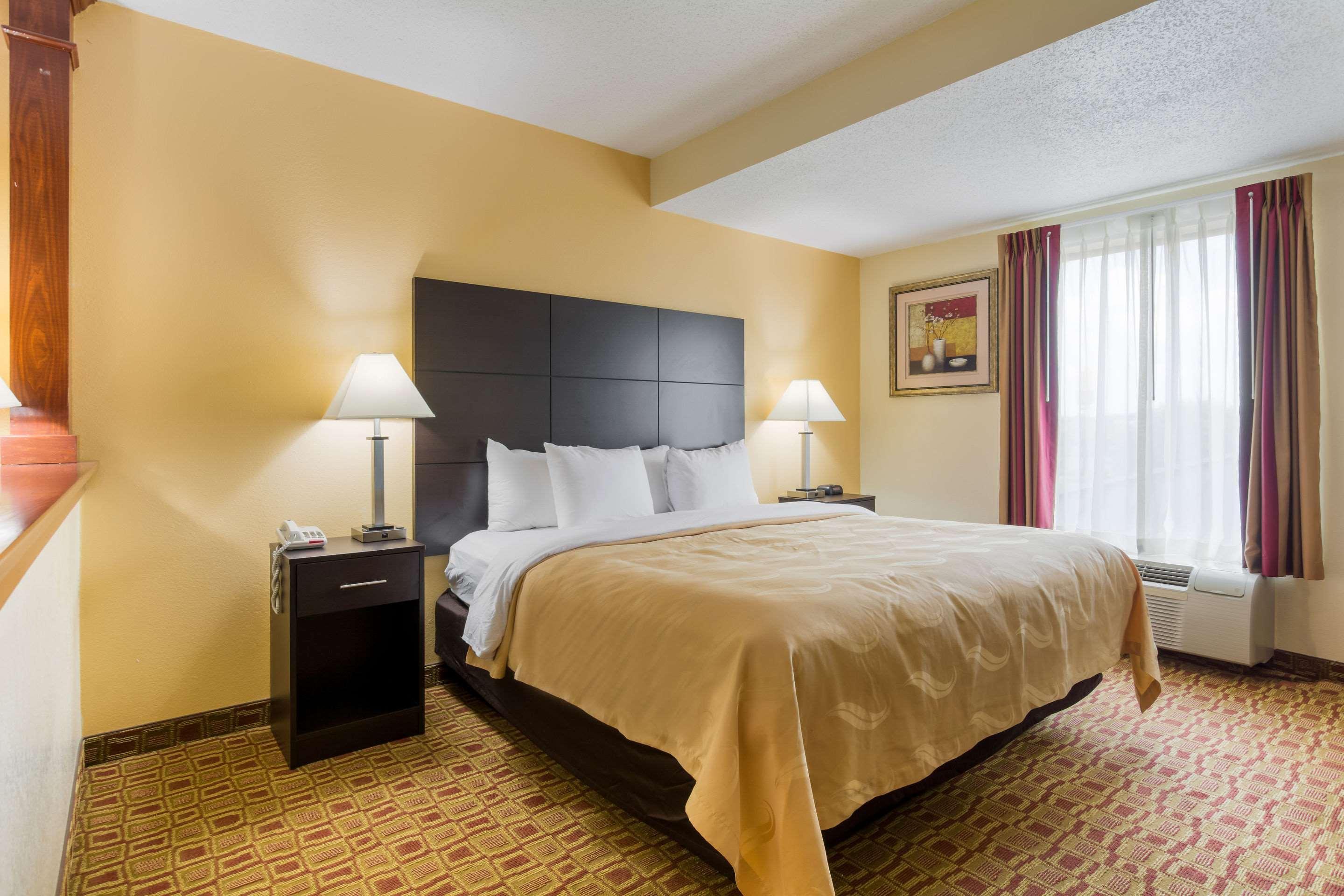 Quality Inn & Suites Sellersburg Екстериор снимка