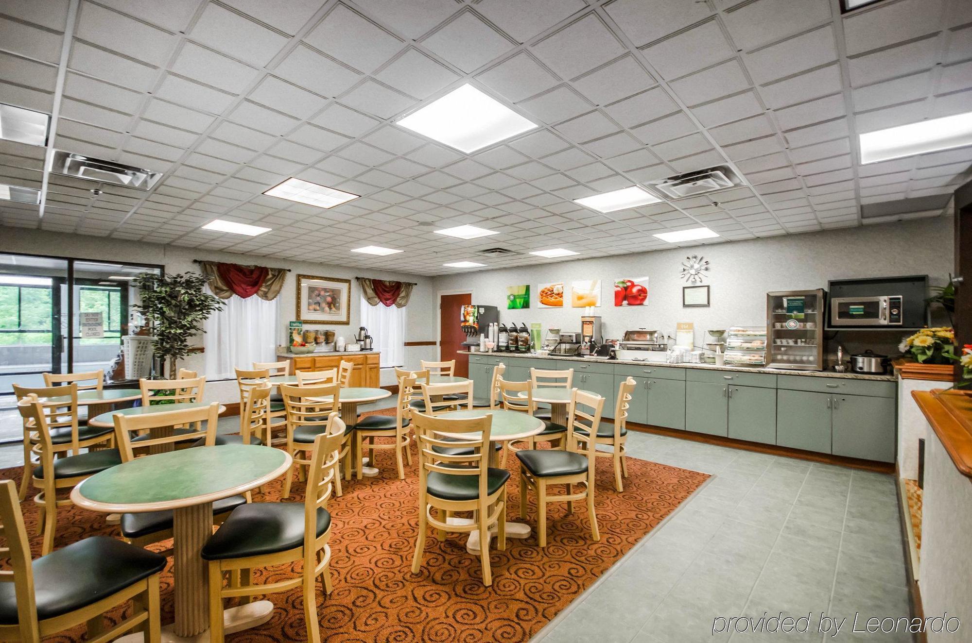 Quality Inn & Suites Sellersburg Екстериор снимка