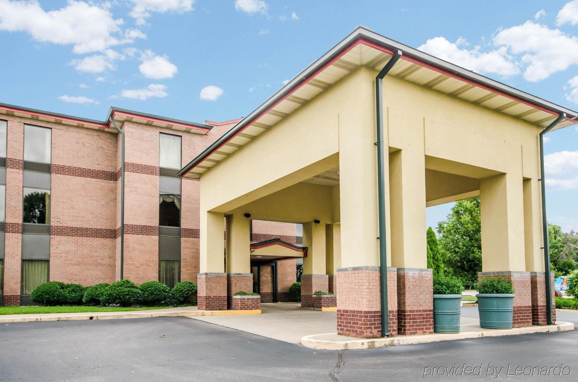 Quality Inn & Suites Sellersburg Екстериор снимка