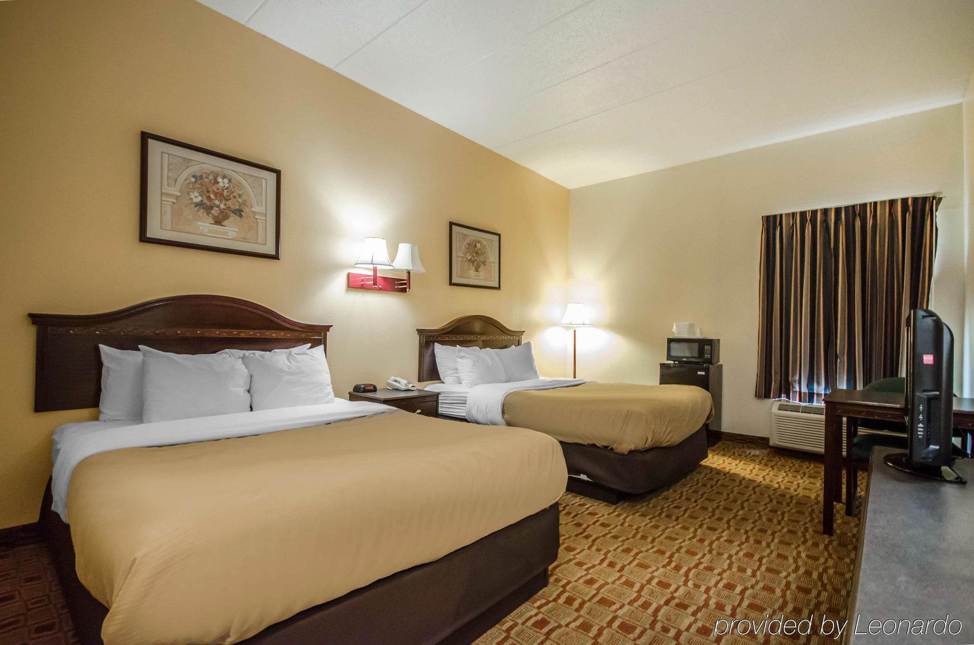 Quality Inn & Suites Sellersburg Екстериор снимка