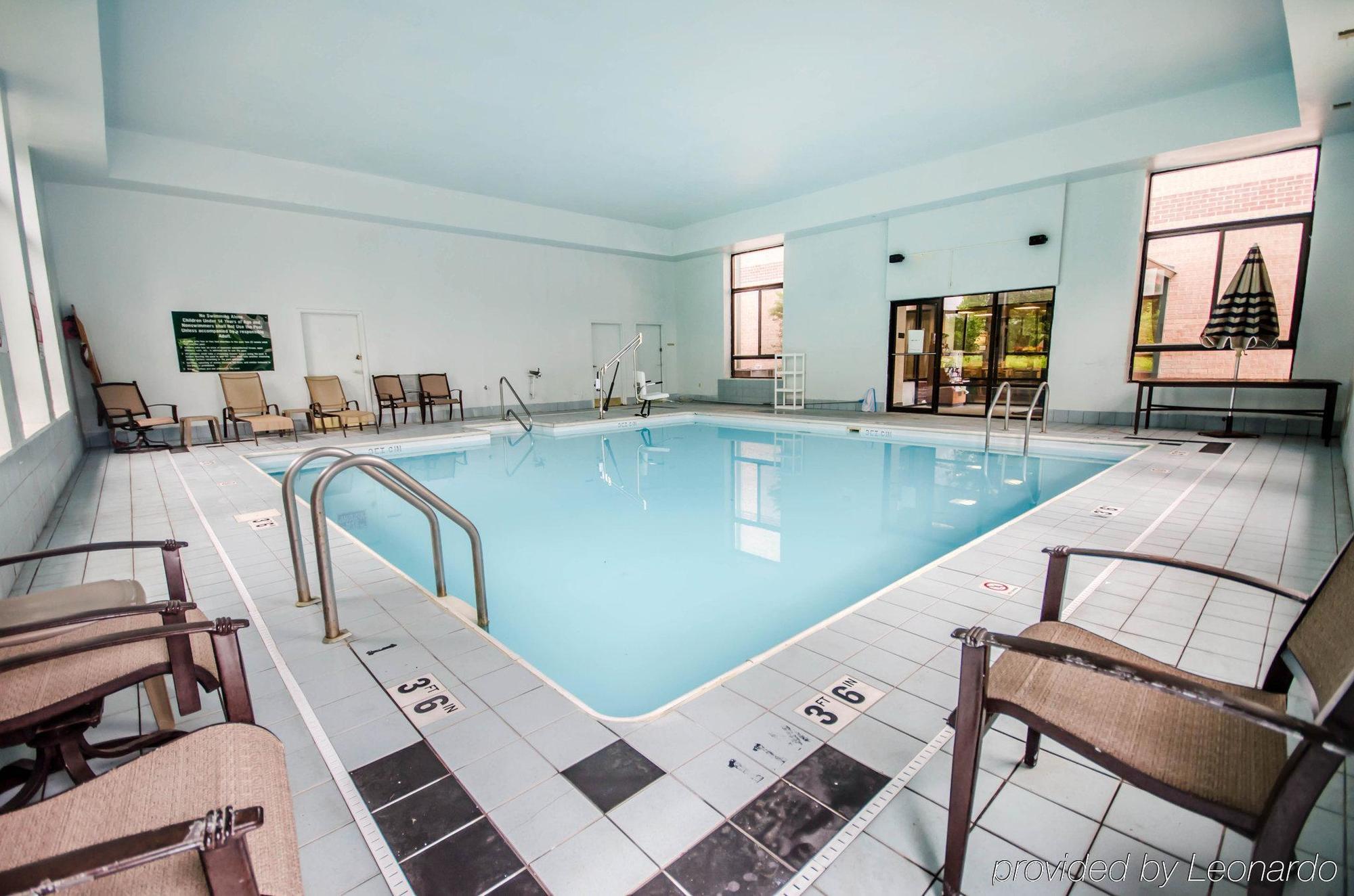 Quality Inn & Suites Sellersburg Екстериор снимка