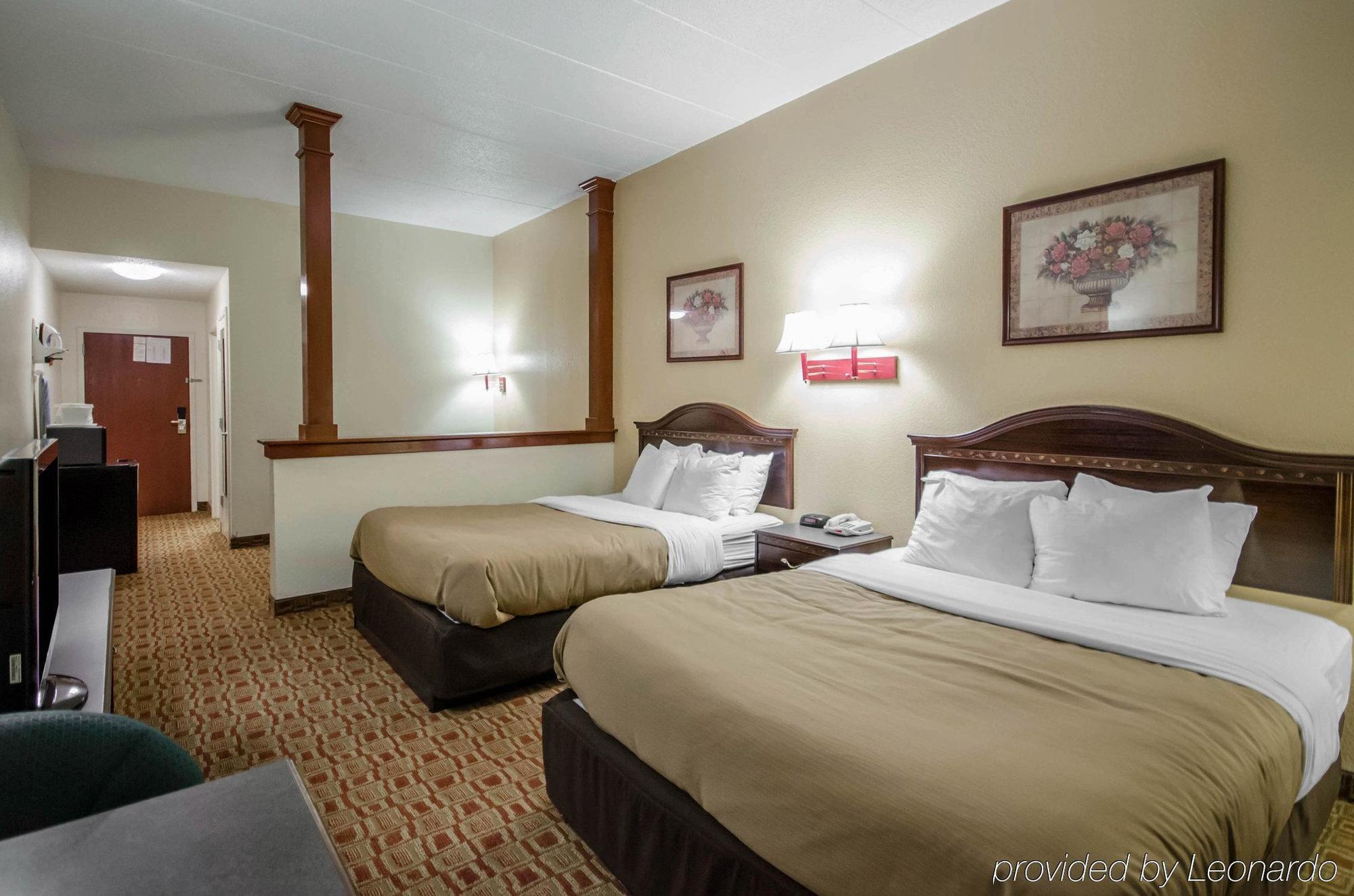Quality Inn & Suites Sellersburg Екстериор снимка