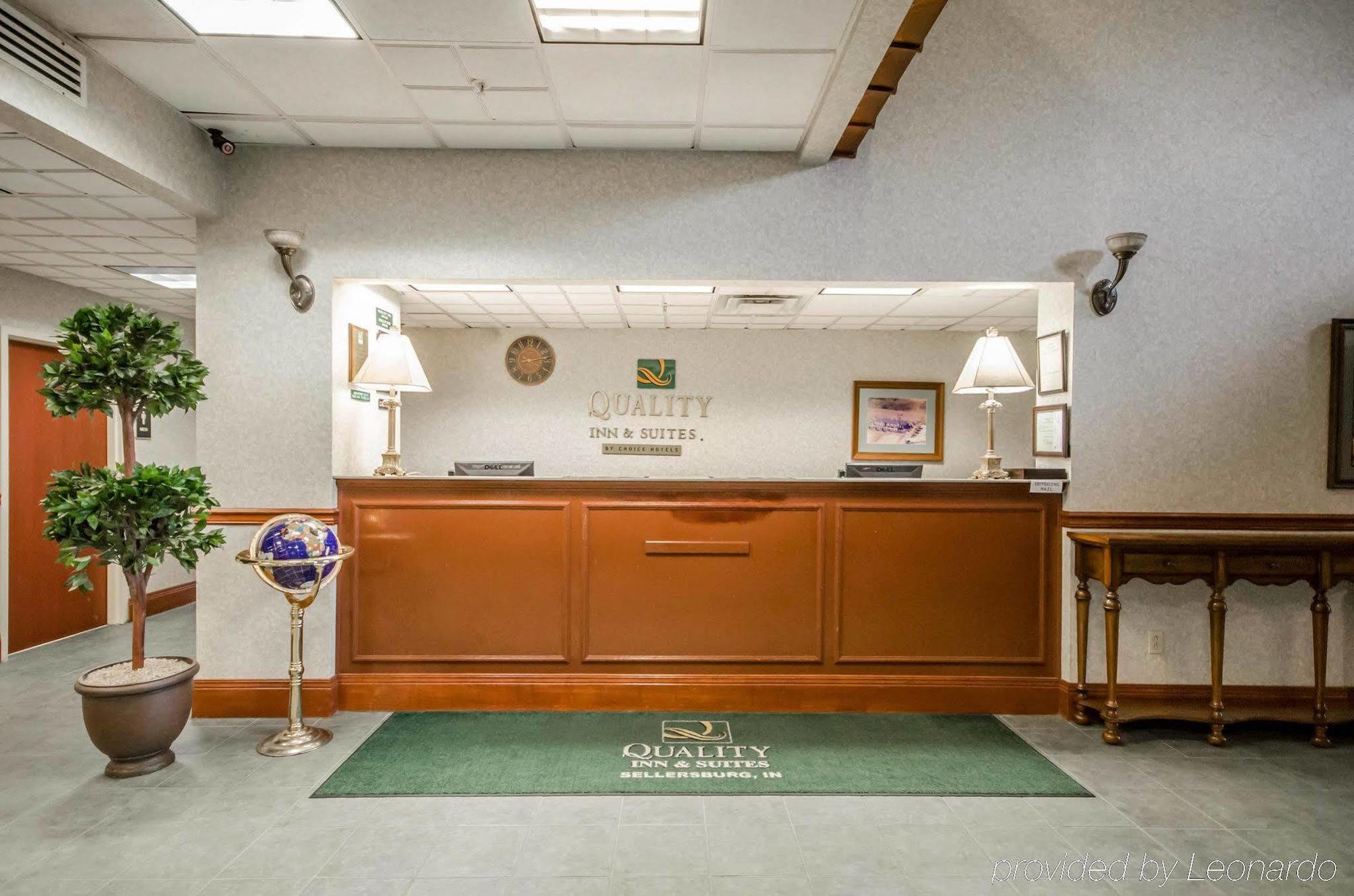 Quality Inn & Suites Sellersburg Екстериор снимка